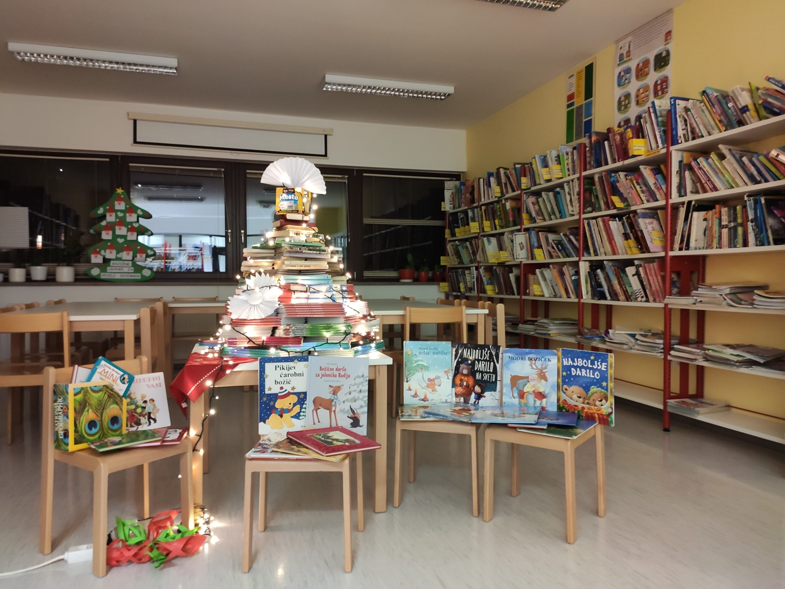 December v knjižnici
